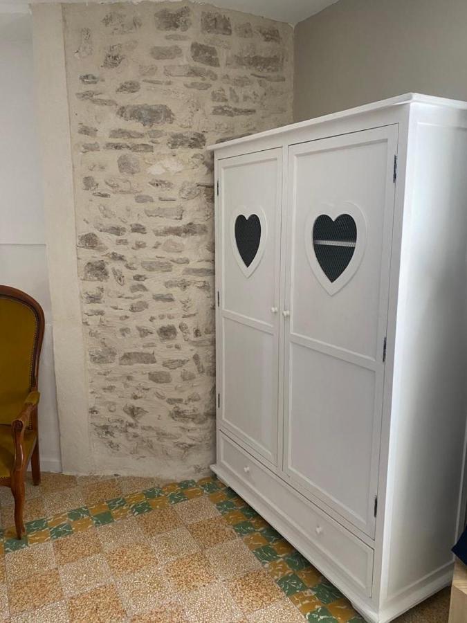 La Tour 2: Appart Neuf Au Coeur De La Petite Venise LʼIsle-sur-la-Sorgue المظهر الخارجي الصورة